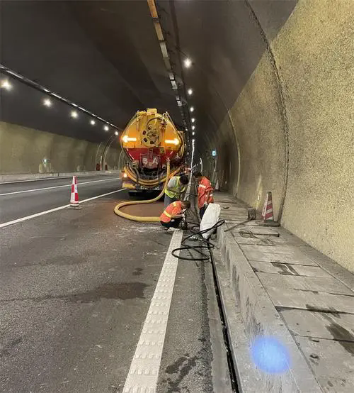 麻章隧道排水渠清淤